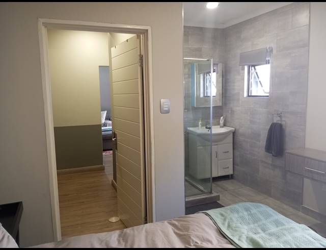 1 BEDROOM FLAT TO LET IN NOORDHEUWEL